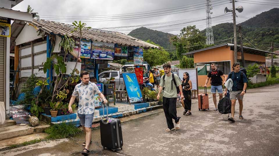 Foreigners must carry passports in Bali Foreigners must carry passports in Bali