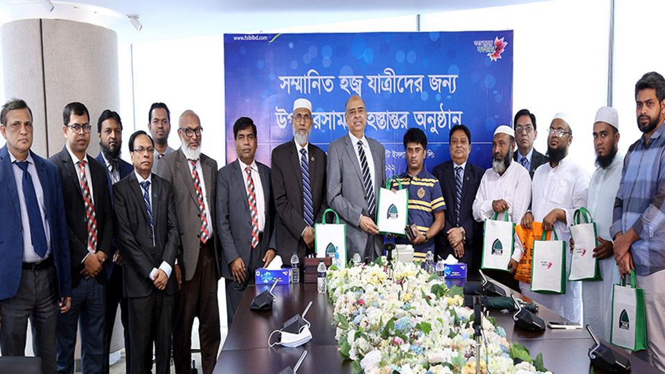 FSIBL hands over gifts to hajj pilgrims