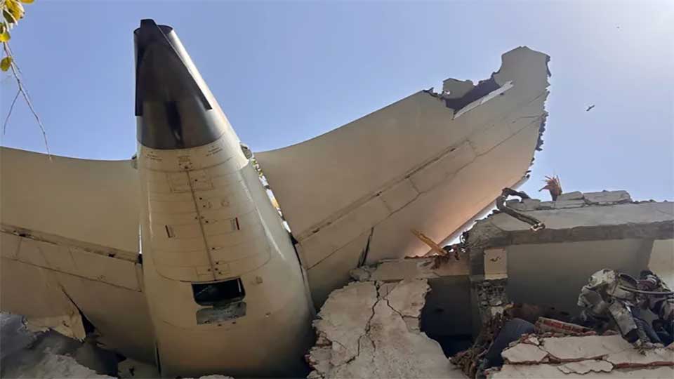 Govt orders probe into Air India crash