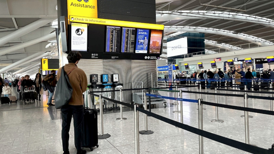 Heathrow rolls out new security scanners; scraps 100 ml liquid limit