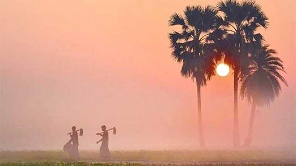 শীতের হিমেল হাওয়ায় কাঁপছে হিমালয়কন্যা