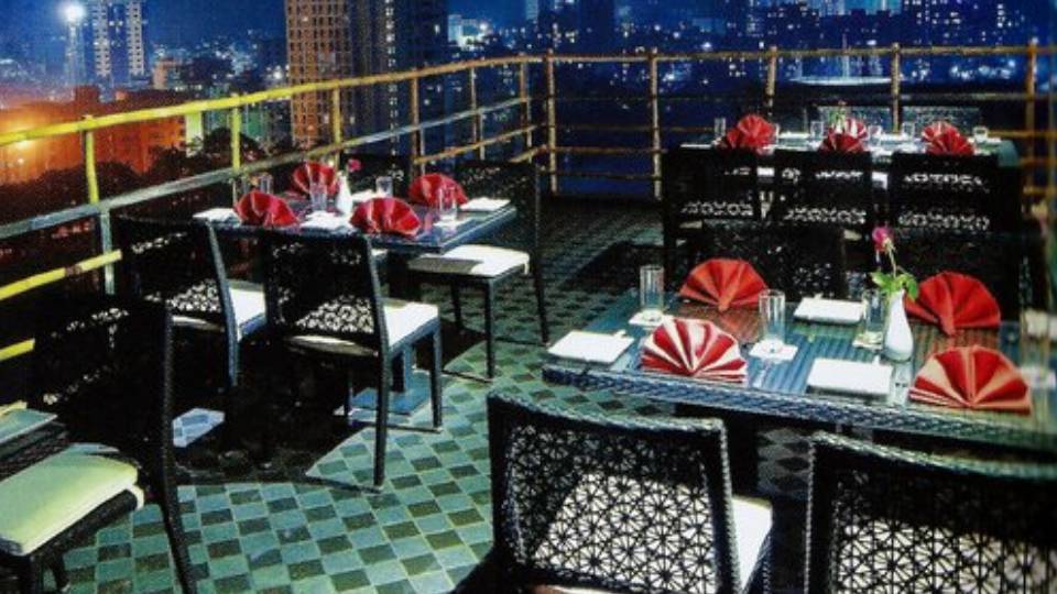 করোনাকালীন সময়ে বিদ্ধস্ত দেশের দ্রুত বর্ধনশীল হোটেল-রেস্টুরেন্ট ইন্ডাস্ট্রি