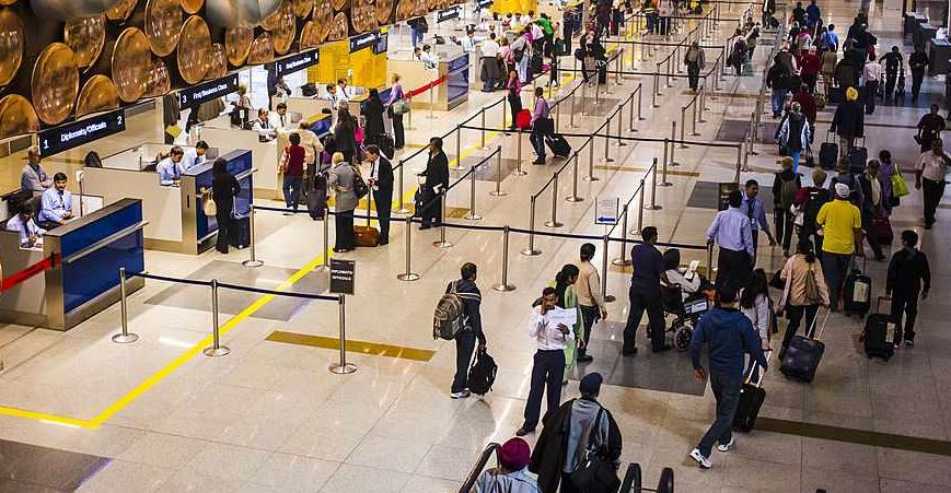 Bad weather disrupts operations at Delhi airport ; 60 flights delayed