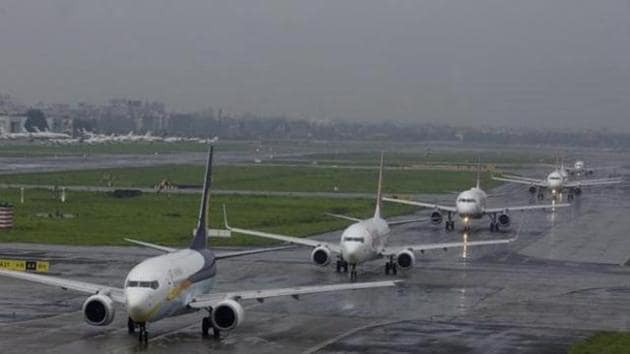 India's domestic air passenger traffic surpasses 4 lakh mark for 2 consecutive days