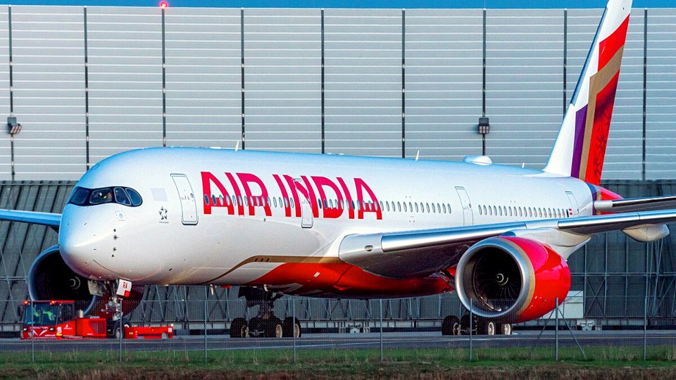 India's national carrier posts record annual loss, seeks capital injection from investors