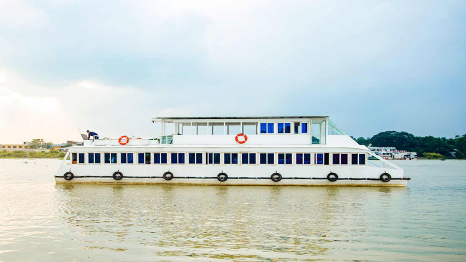 BD's IRON crowned with Gustave Trouvé Electric Boat Award