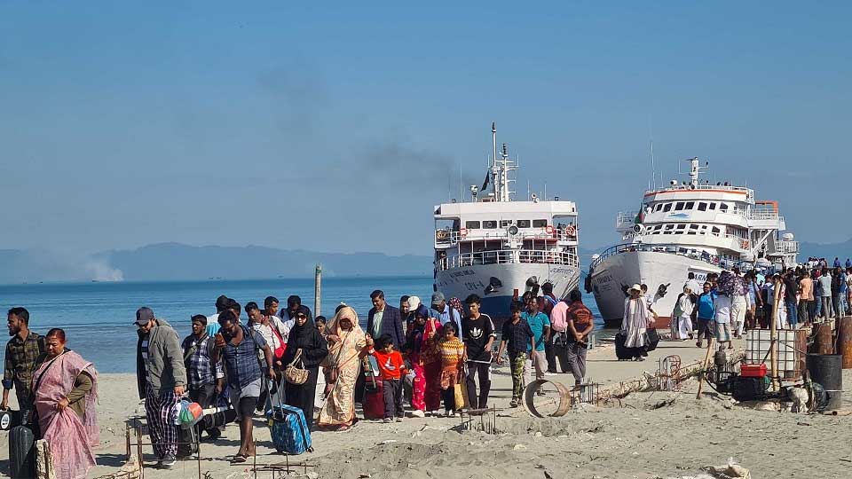 দ্বীপে প্রাণচাঞ্চল্য - প্রথম দিন গেলেন ১১৭৪ যাত্রী