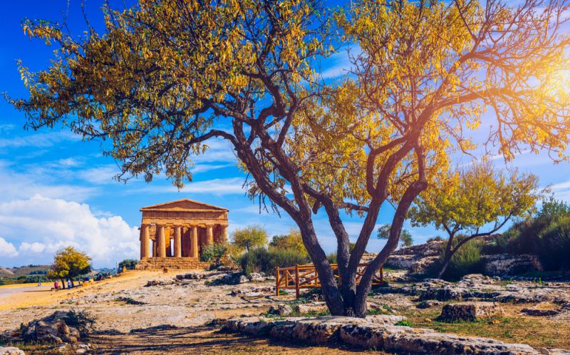 Airbnb offers free house in Sicily  for a year