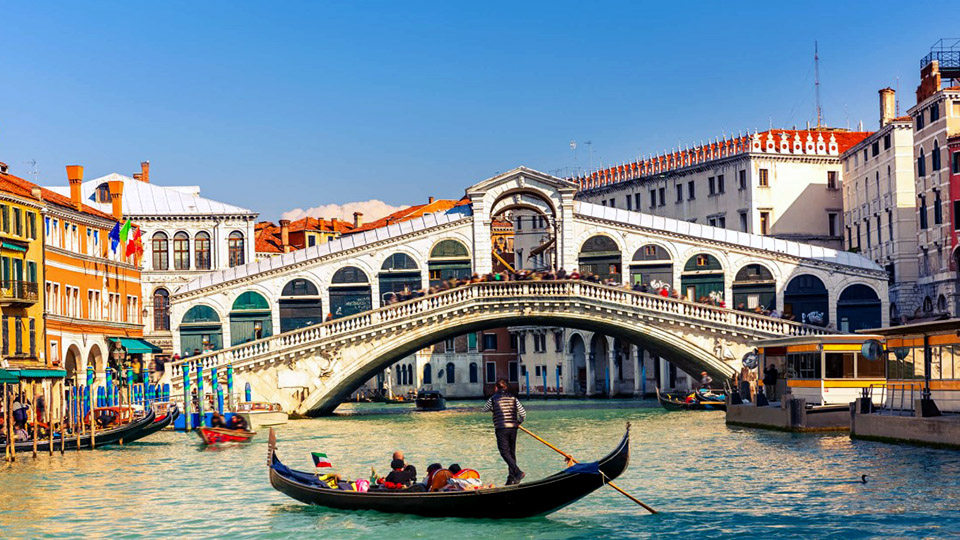 Non-EU travellers can now enter Italy for non-essential travel