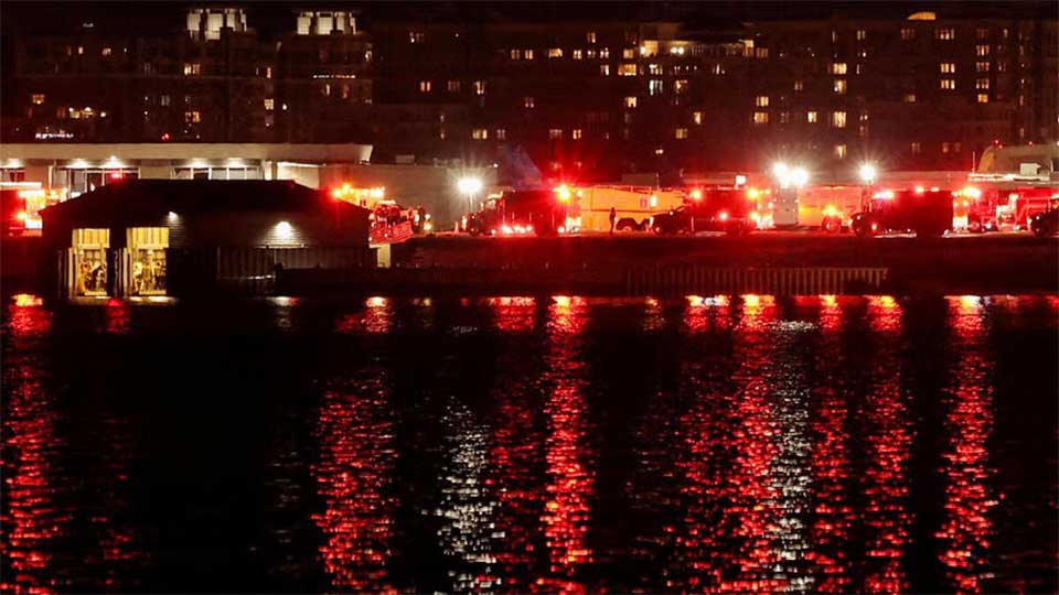 Jet, helicopter crash midair in Washington DC