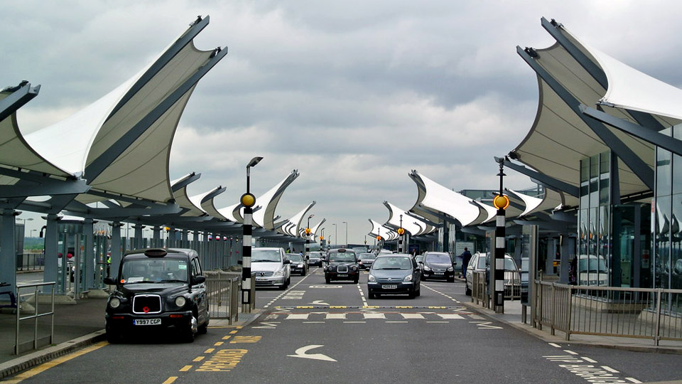 London Heathrow to charge for passenger drop off from October