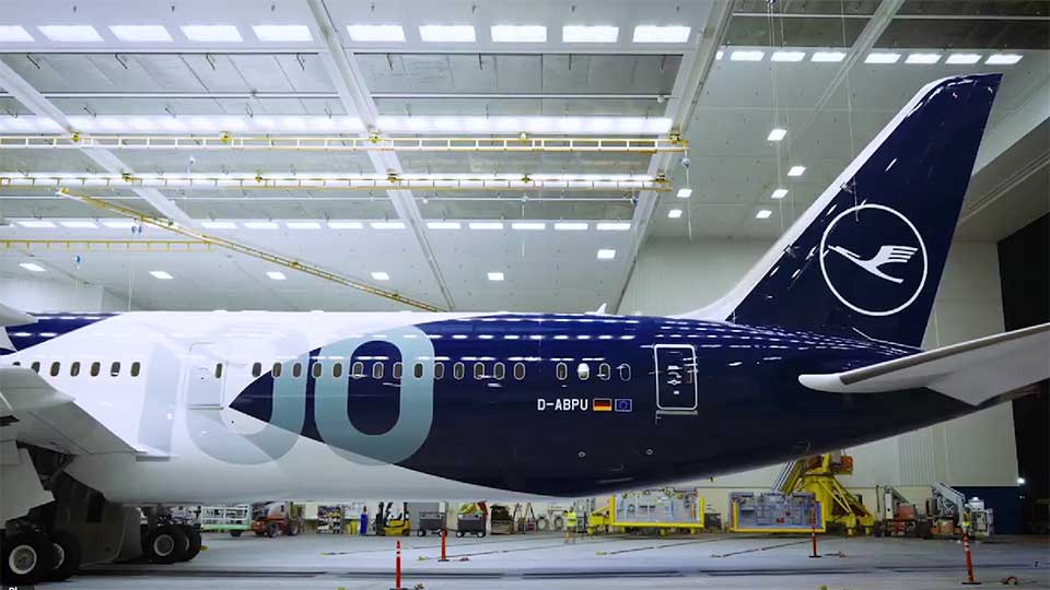Lufthansa introduces centennial livery