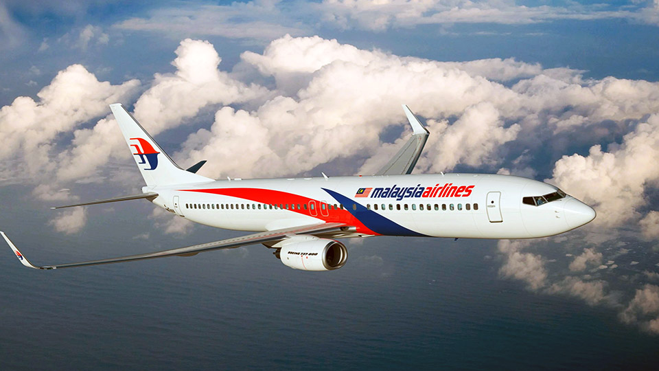 Malaysia Airlines plane drops 7,000 feet in seconds midflight