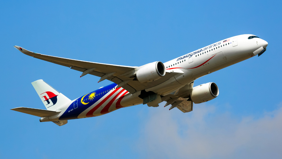 Malaysia Airlines returns to Paris