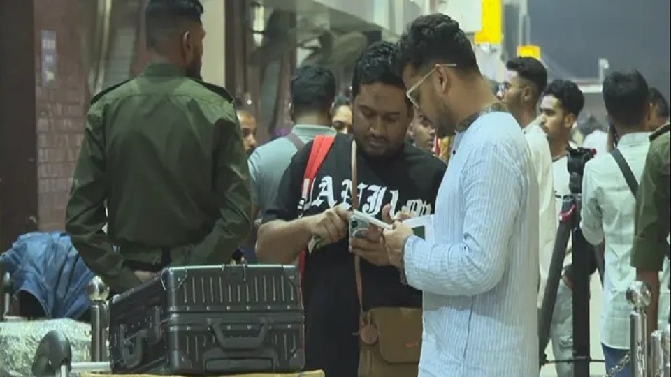 স্থগিত মধ্যপ্রাচ্যগামী বেশিরভাগ ফ্লাইট, অনিশ্চয়তায় যাত্রীরা