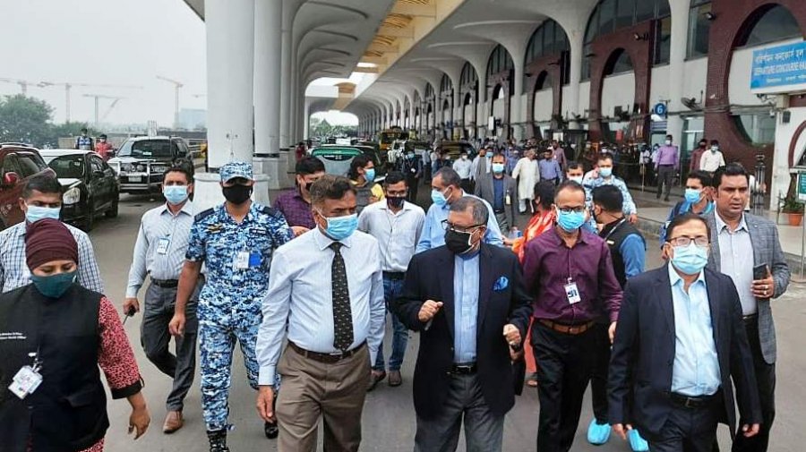 বিমানবন্দরে করোনা পরীক্ষার ল্যাব চালু কবে, বলতে পারলেন না দুই মন্ত্রী