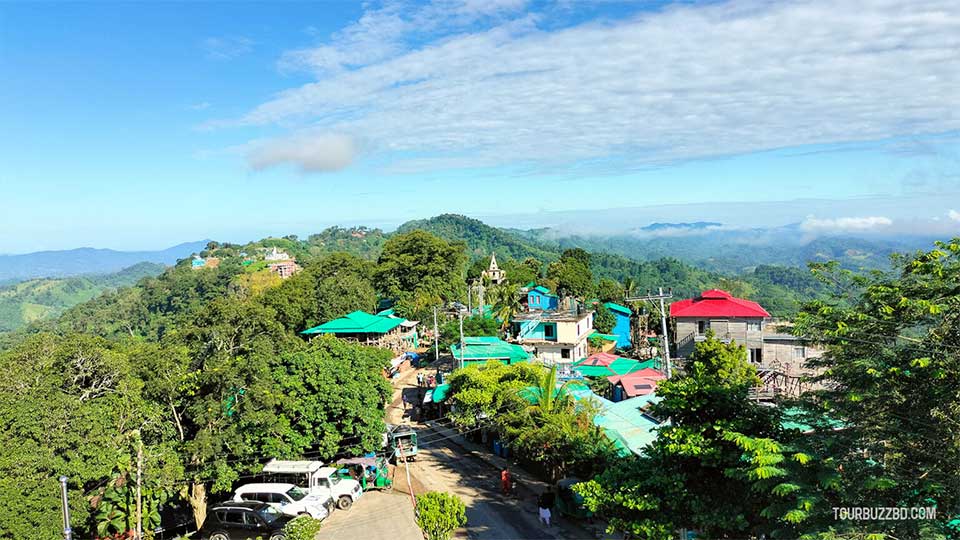 সাজেকে আটকা ৩ শতাধিক পর্যটক