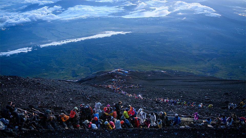 Mount Fuji begins charging JPY 2000 entrance fee to climbers
