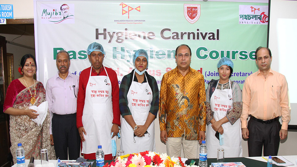 NHTTI holds free basic hygiene course for 300 food vendors