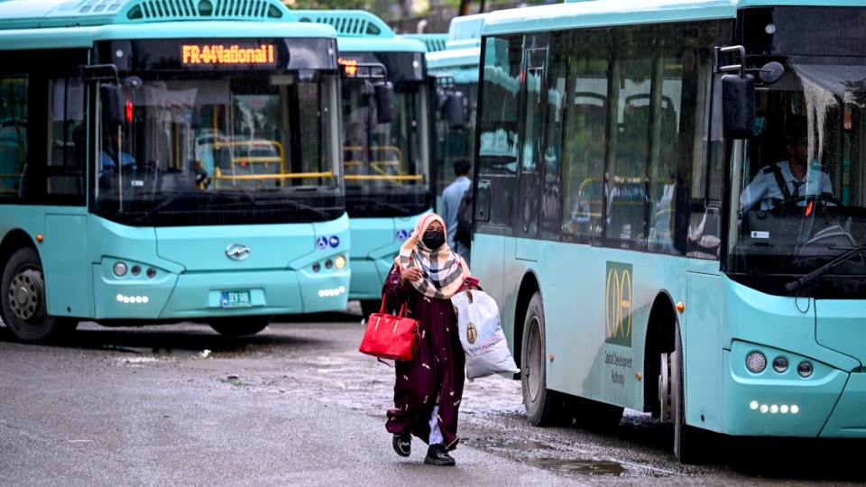 Pakistan offers free public transport in capital for one month