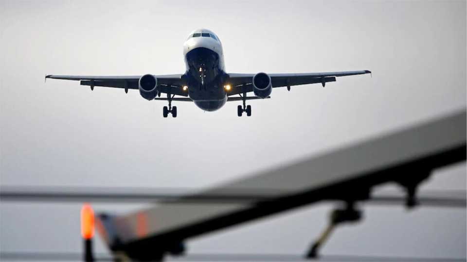 Pakistan prolongs airspace ban on Indian flights