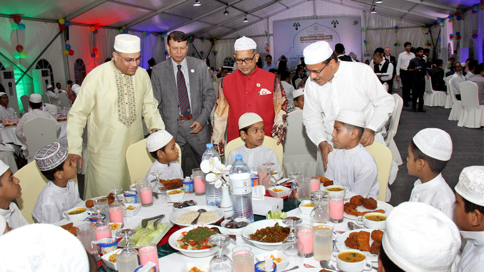 Sonargaon hosts children's iftar party