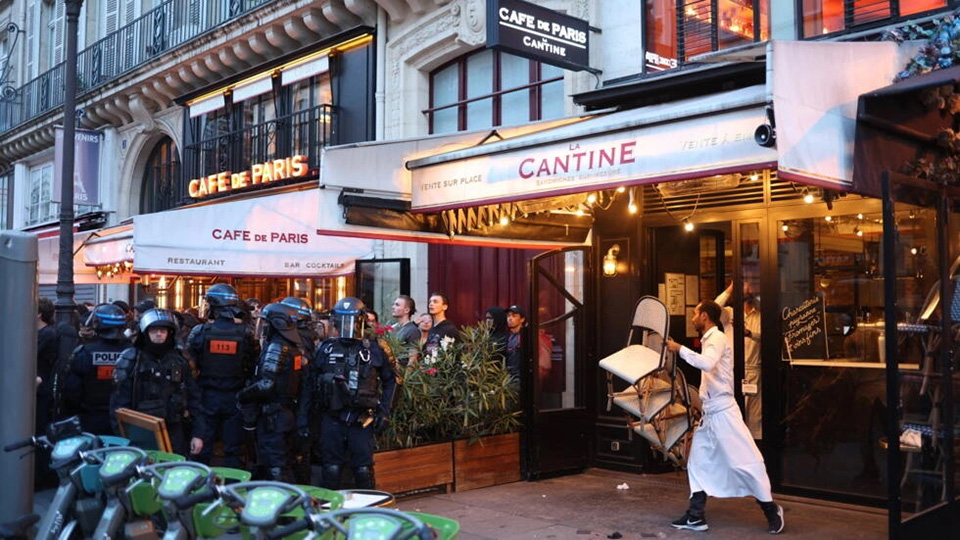French tourism industry in turmoil over violent unrest in Paris