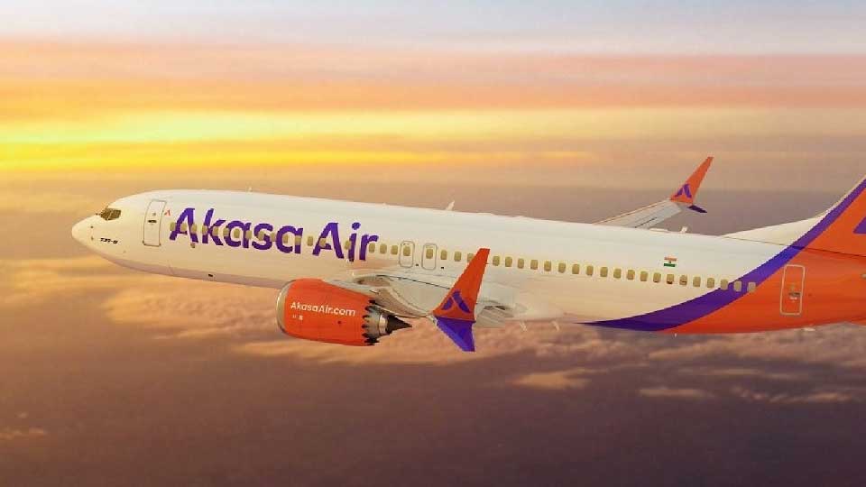 Passenger arrested for trying to open emergency exit