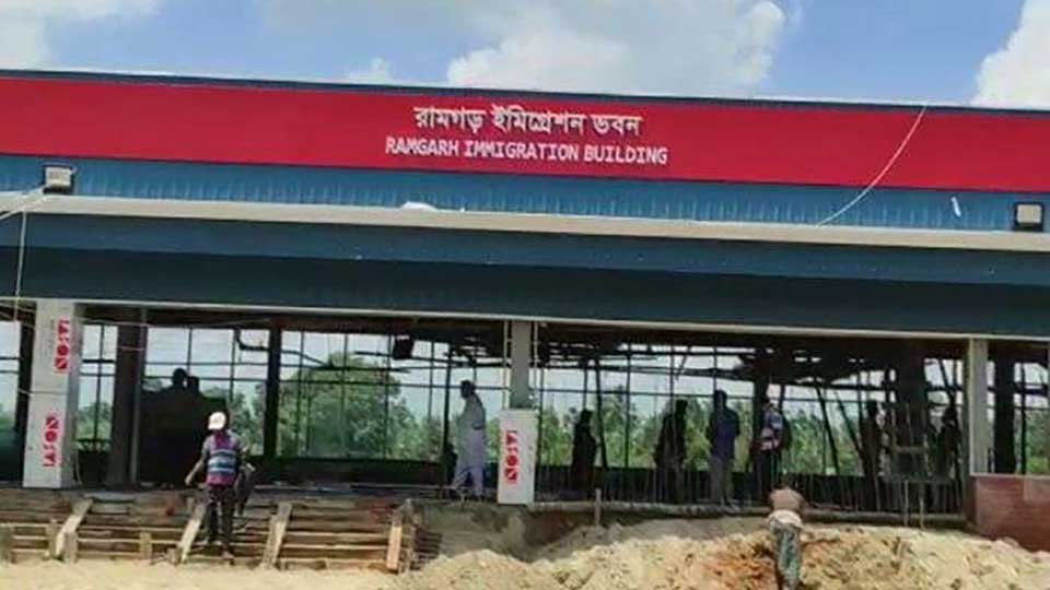 রামগড় সীমান্ত দিয়ে যাত্রী পারাপার শুরু ১৪ আগস্ট
