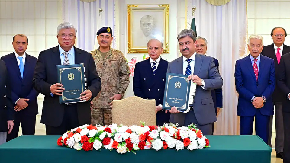 PIA formally handed over to Arif Habib-led consortium