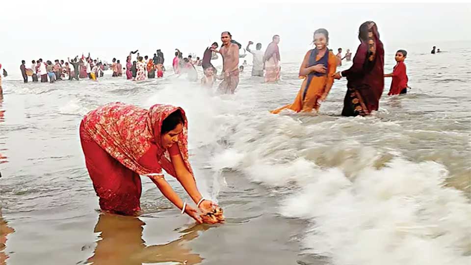 কুয়াকাটায় শুরু রাস উৎসব