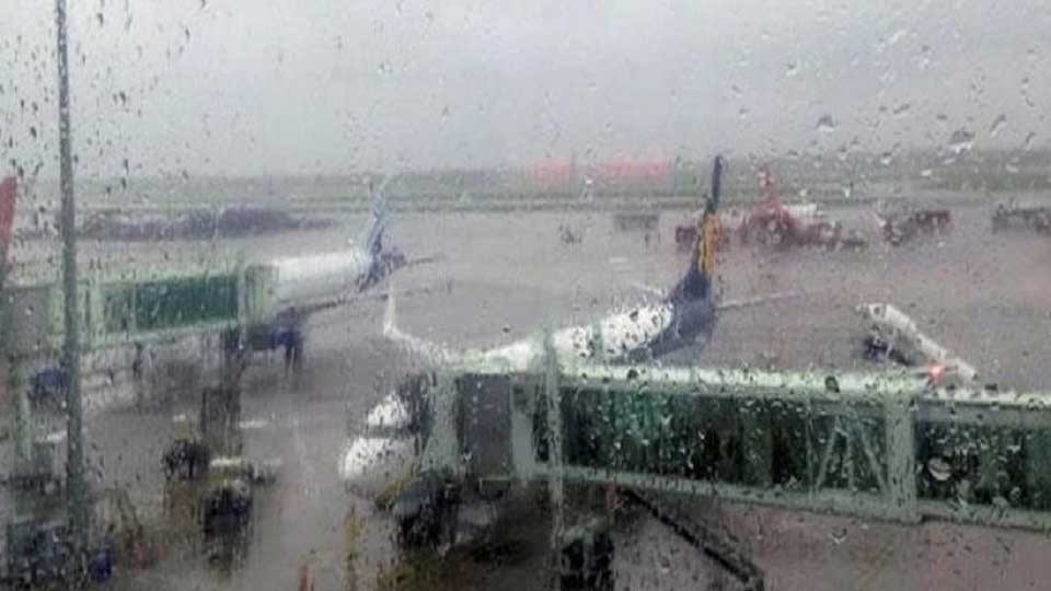 Record rains disrupt kolkata flights