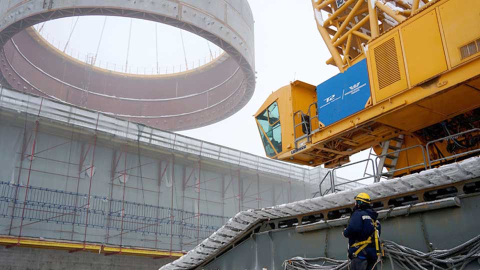 Rosatom installs a 4th generation NPP reactor