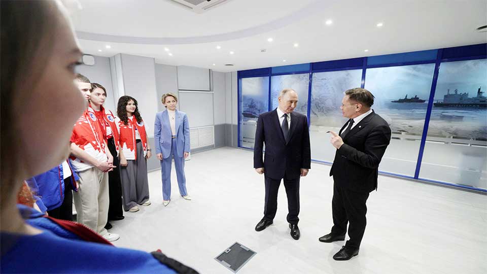 Russian president visits Atomflot, meets with the participants of the North Pole expeditions