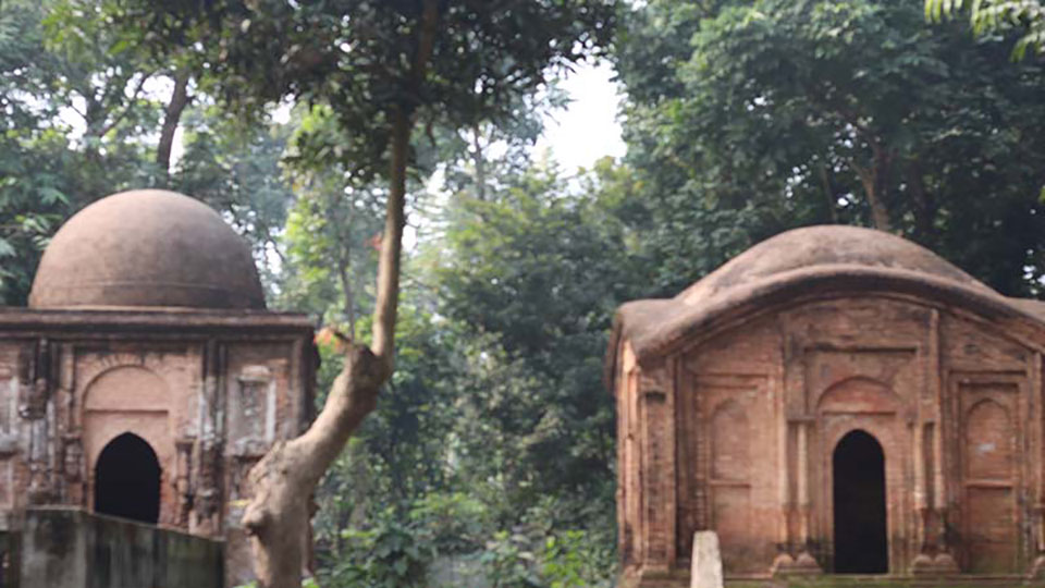 পর্যটক টানছে সাইবানি বিবির দরগা