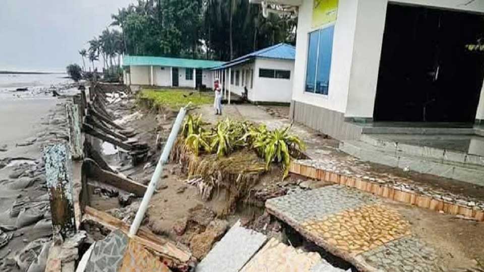 ঢেউয়ে লন্ডভন্ড পর্যটন দ্বীপ সেন্ট মার্টিন