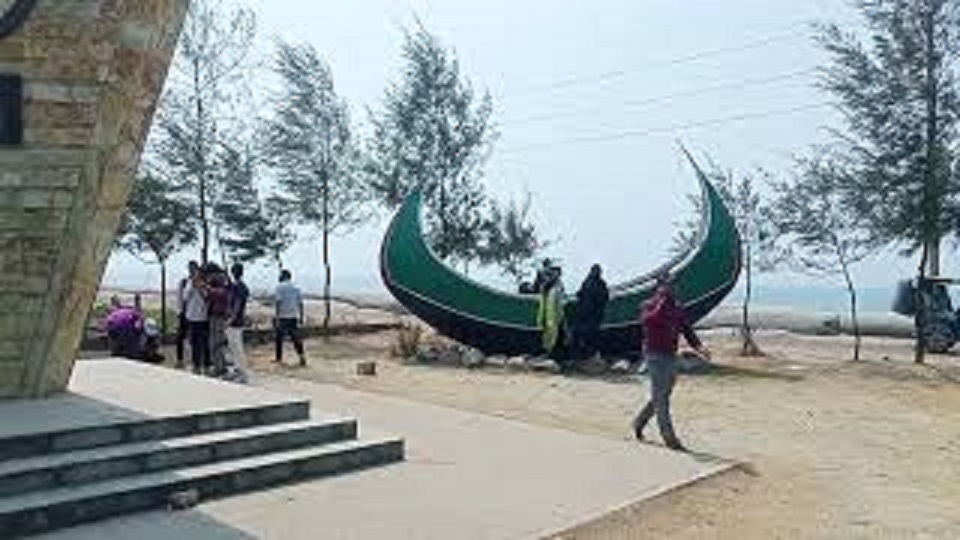 সেন্ট মার্টিন যাতায়াতের জন্য জেটি হচ্ছে সাবরাংয়ে