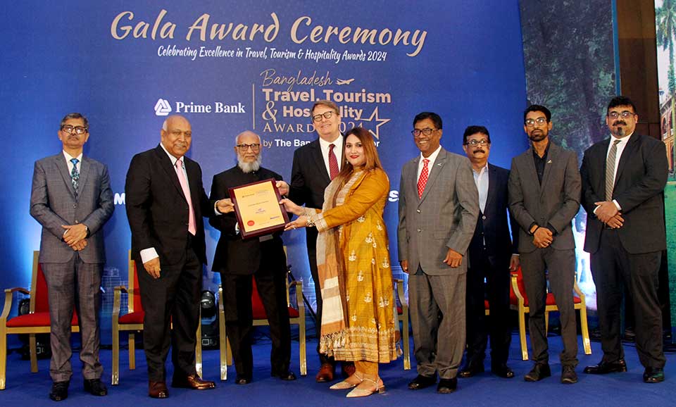 কক্সবাজারে সেরা সমুদ্র সৈকত হোটেল পুরস্কার পেল সি পার্ল
