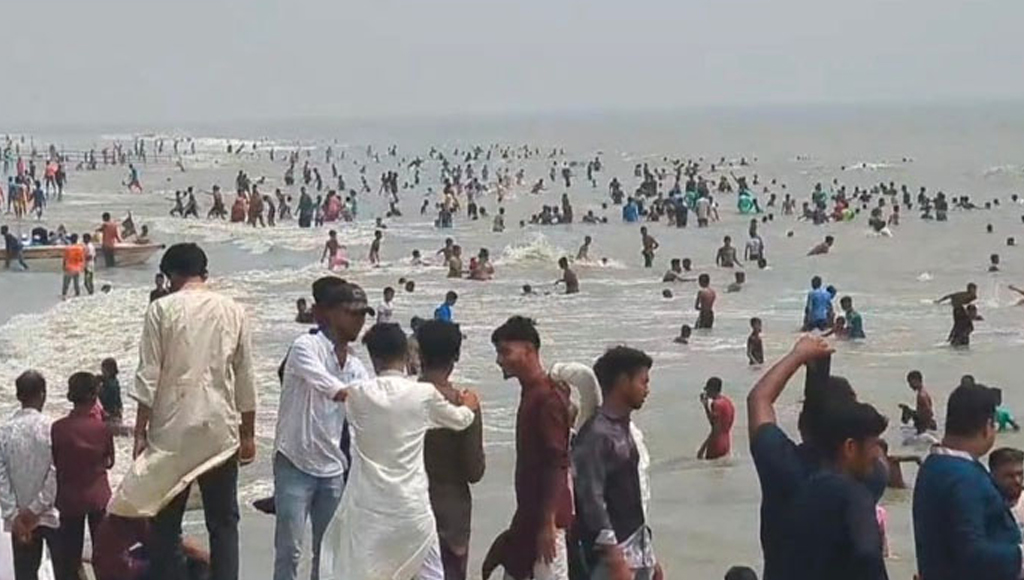 সাগরকন্যা কুয়াকাটায় পর্যটকদের ঢল