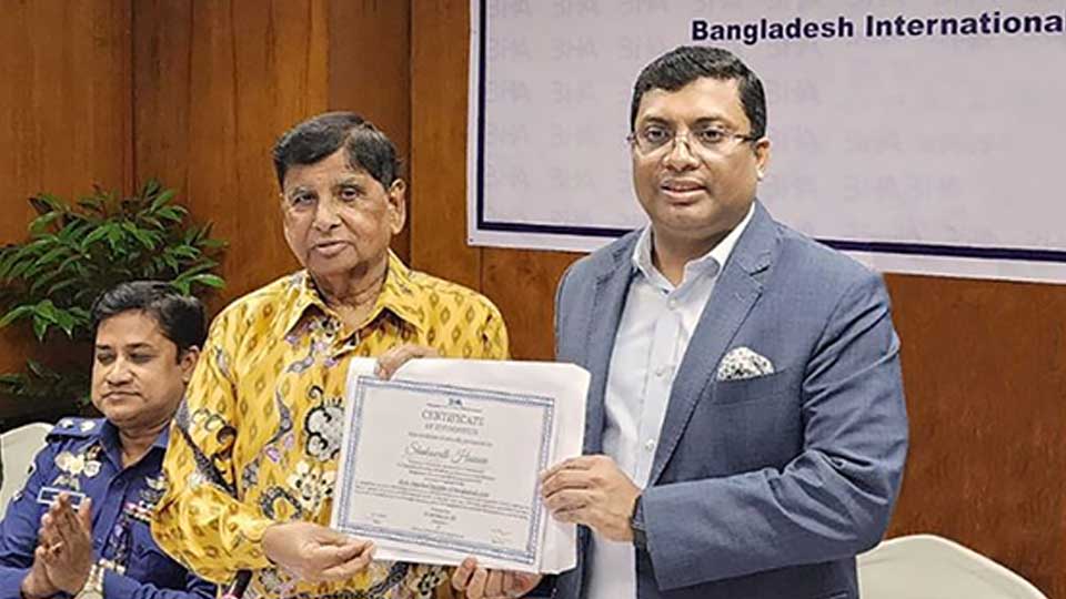Shakawath Hossain wins 'Hotelier of the Year 2024' Shakawath Hossain wins 'Hotelier of the Year 2024'
