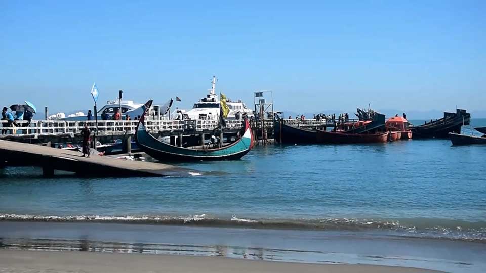 ভরা মৌসুমেও চালু হয়নি সেন্টমার্টিন যাওয়ার জাহাজ