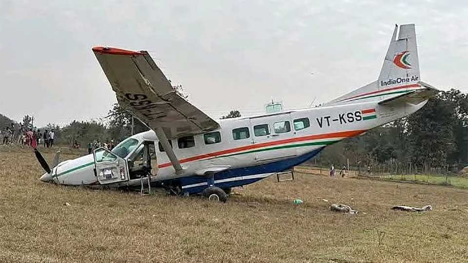 Small plane crash lands in Odisha's Rourkela; injures six occupants