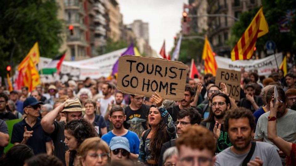Spain orders Airbnb to remove 65,000 rental listings