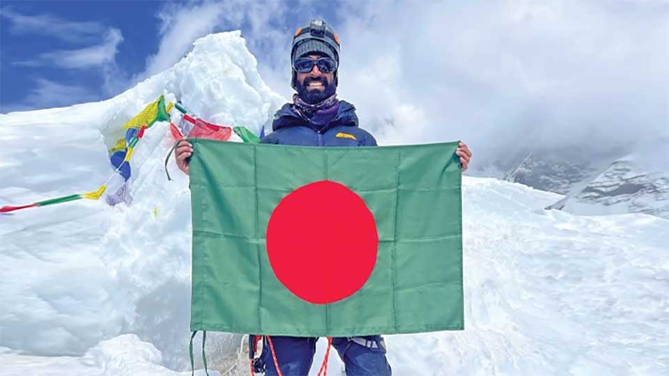 তিন পর্বতারোহণে রেকর্ড গড়লেন তৌকির