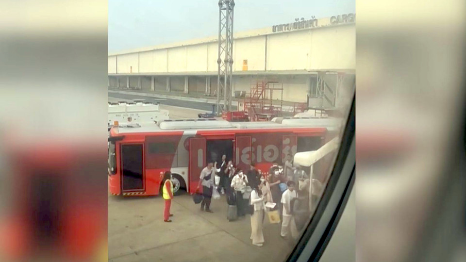 Thai AirAsia apologizes after shuttle bus mix-up strands 23 passengers