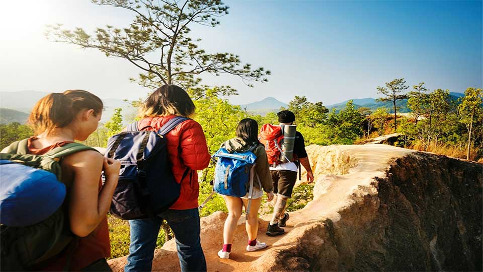 Thai summer draws young Europeans