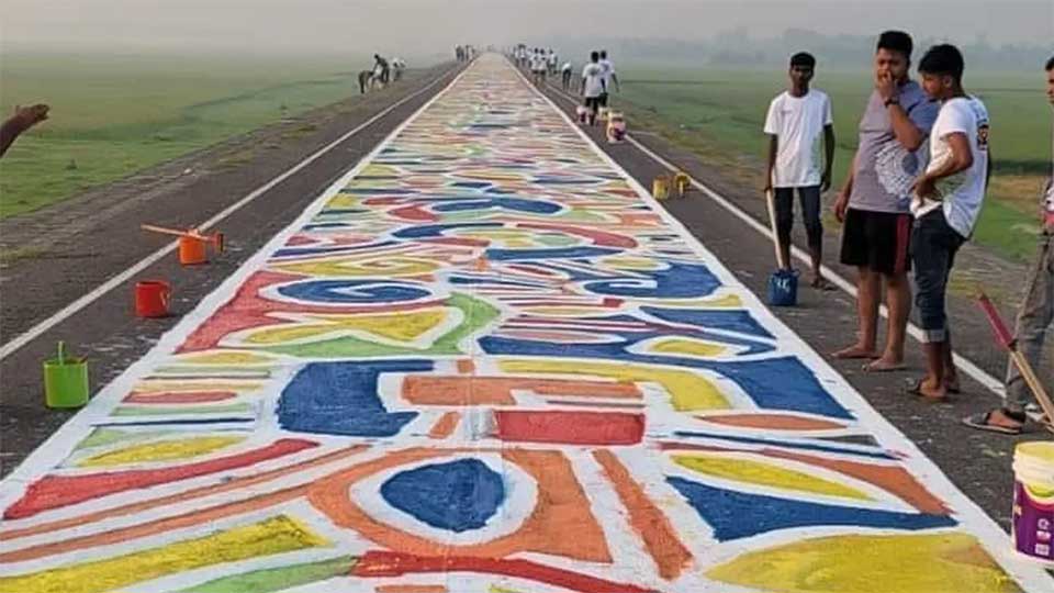 বিশ্বের দীর্ঘতম আলপনা আঁকা হচ্ছে হাওরে