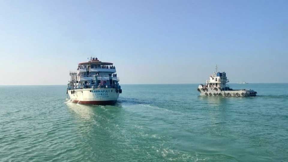 সেন্টমার্টিন : জাহাজ না চলায় হতাশ পর্যটক