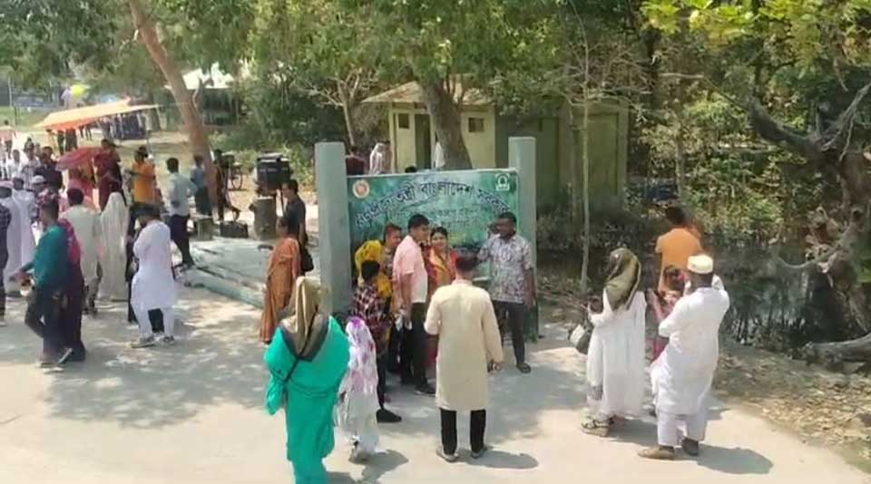 সুন্দরবনে ঢল নেমেছে ভ্রমণপিয়াসীদের