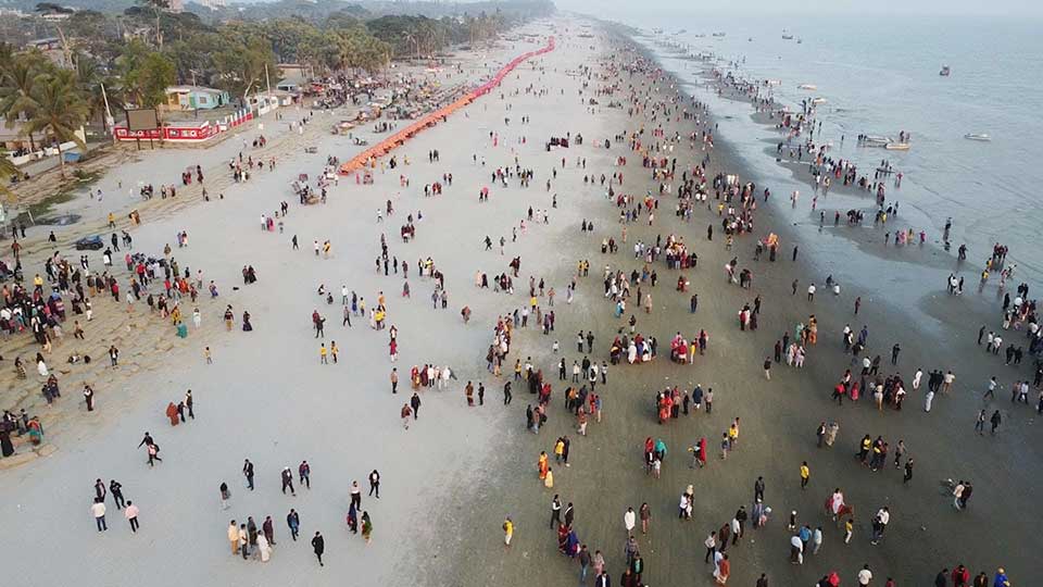 সাগরকন্যা কুয়াকাটায় পর্যটকদের আক্ষেপ